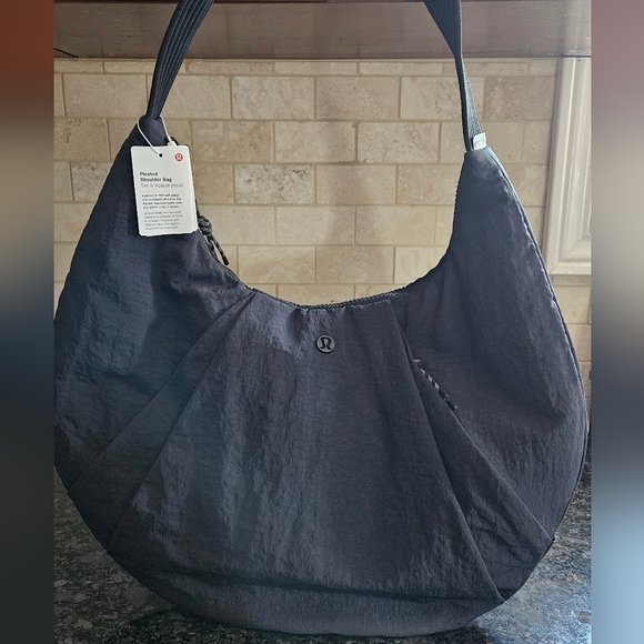BNWT LULULEMON PLEADED SHOULDER BAG - Picture 1 of 5